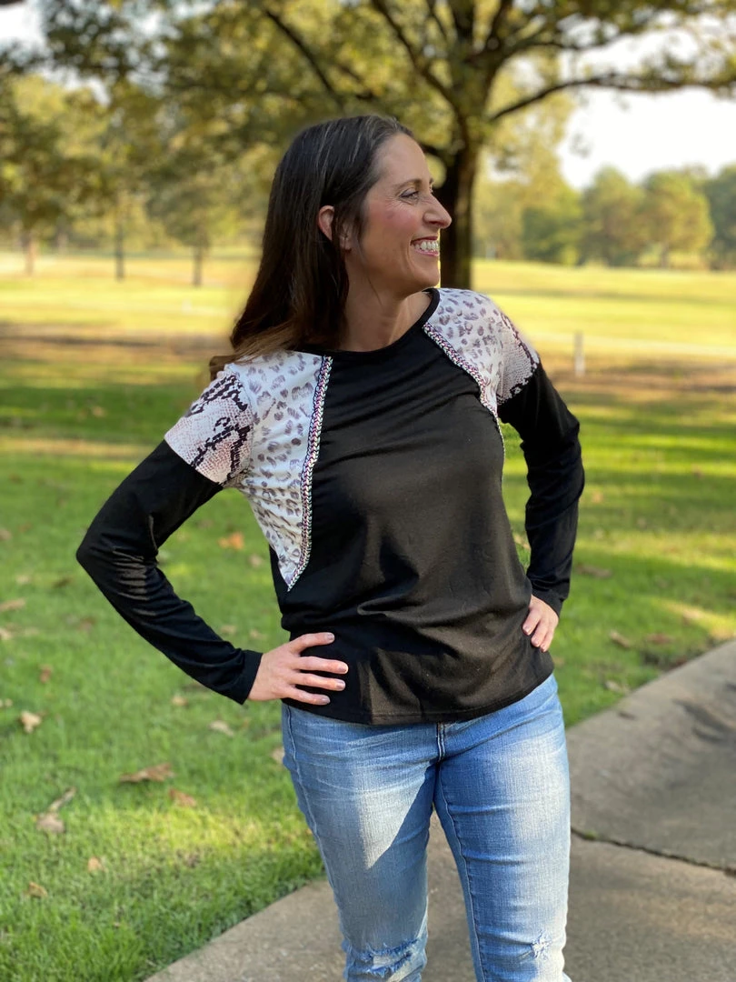 EPretty TOPS Mixed Print Black Tee