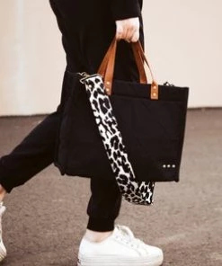 Pretty Simple ACCESSORIES Black Quilted Crossbody Tote