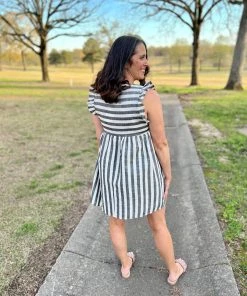 Andree By Unit Striped V-Neck Dress